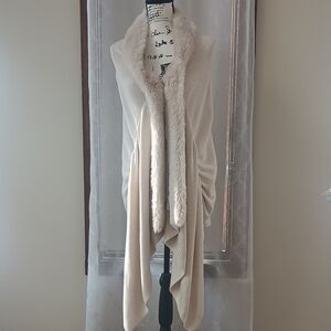Chic Cream Women's Poncho with Faux Fur Trim